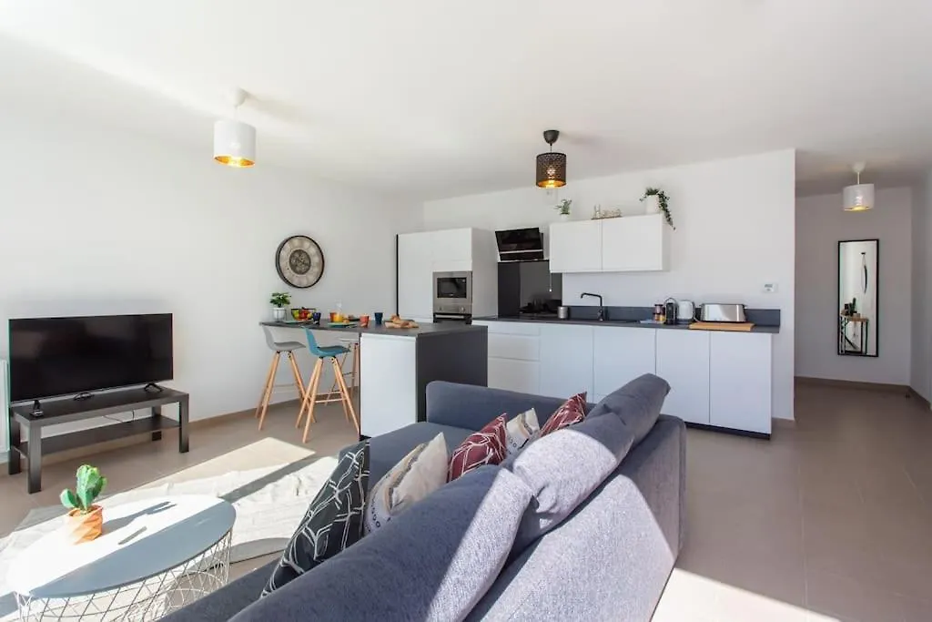L17 Arenas Suite 3 Balconies 5Mins To The Sea Nice 0*,  France